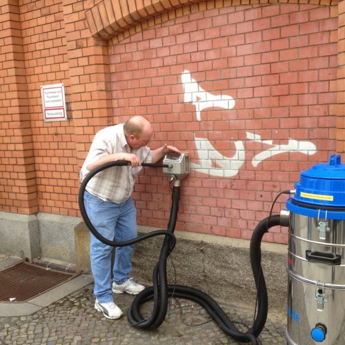 Graffitientfernung an Denkmalgeschützter Klinkerwand.jpg